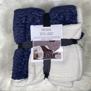 ⭐️SALE⭐️Windswept Navy Micromink Sherpa